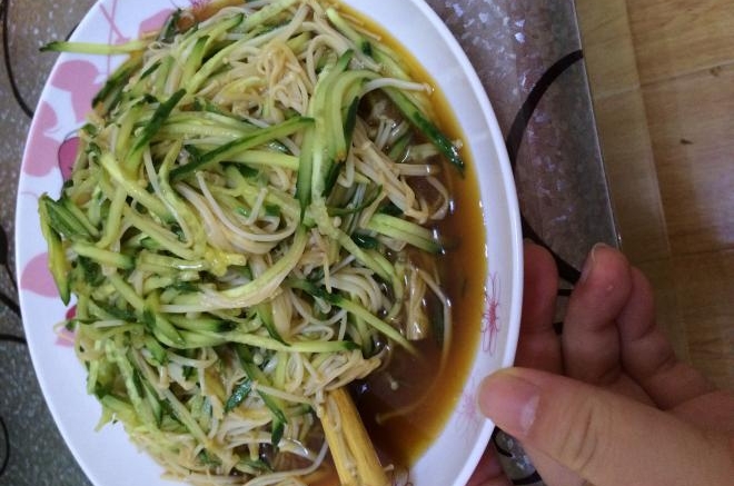 凉拌金针菇