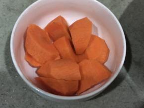 胡萝卜去皮切块