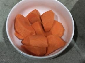 胡萝卜去皮切块