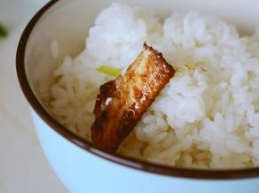 多做一点米饭，
不够吃你家熊孩子会要造反的。。。