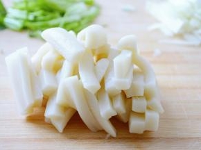年糕切条。