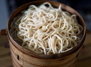 另取锅隔水蒸10分钟左右蒸熟即可～