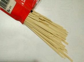 面条过水备用，也可以不过水，个人习惯问题，觉得过水比较好吃。（要细细的面条才比较好吃，容易煮）