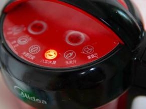 盖好盖，启动“八宝/米糊”按钮