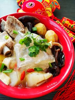 撒上少许香菜，鲜香美味！