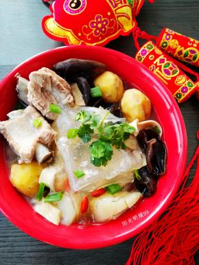 甜甜糯糯的板栗，酥烂的排骨，清淡美味不腻口！