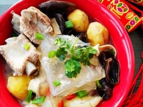 甜甜糯糯的板栗，酥烂的排骨，清淡美味不腻口！
