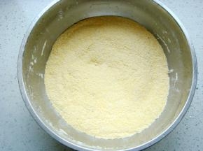 用筷子搅拌混合均匀。（可随个人喜好加入适量白糖）