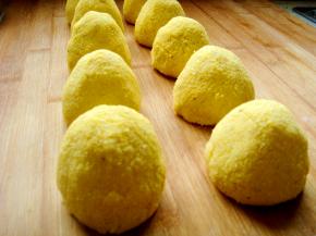 依次做好全部的面团，做好的窝窝头，醒十分钟。