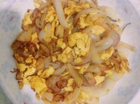 起锅，装盘（自己喜欢吃稍微焦一点的洋葱，所以最后是这样，不喜欢的熟了就可以装盘）