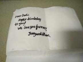 巧克力隔热水融化，放裱花袋里剪小口沿着牙签印挤出文字