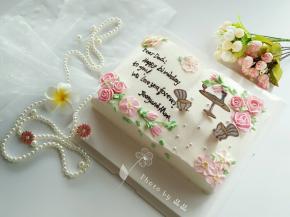 直接插蛋糕上，点缀几颗糖珠就OK啦