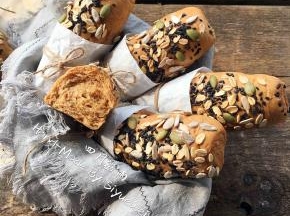 好吃健康的“全麦杂粮面包”出炉啦～好香哦～
