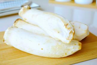 杏鲍菇洗净，控下一水分~