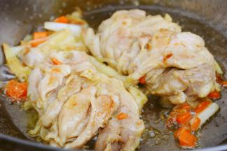 两面反复煎制,
到变黄微焦~