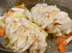 两面反复煎制,
到变黄微焦~