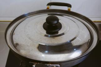 途可以加盖，
便于受热均匀..