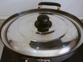 途可以加盖，
便于受热均匀..