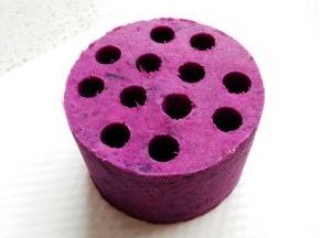 提起模具，直接在盘子上脱模。