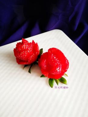 摆放盘中做点缀。