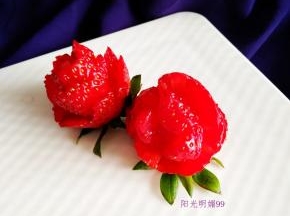 摆放盘中做点缀。