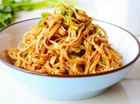 完成了~
喜欢咸鲜口感的就少放沙茶酱（或糖）和醋~
喜欢酸甜口感就多方这两种~

点击头像，关注可以第一时间得到菜谱推送哦~