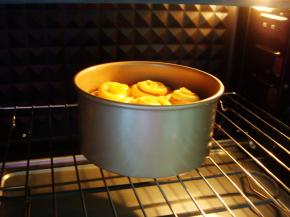 烤箱提前预热好：上170度，下160度，放中下层，烤20分钟。