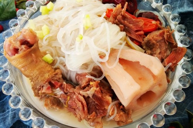 莲藕咸鹅煲