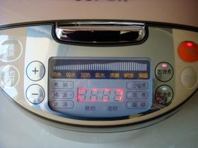 放入电饭煲里启动按钮。