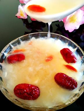 汤汁粘稠，美容养颜！