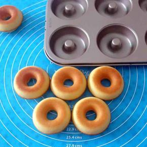 入烤箱。160度20分钟。烤好后晾凉，脱模。