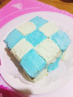 5.用玫瑰花裱花嘴做出正方形图案。