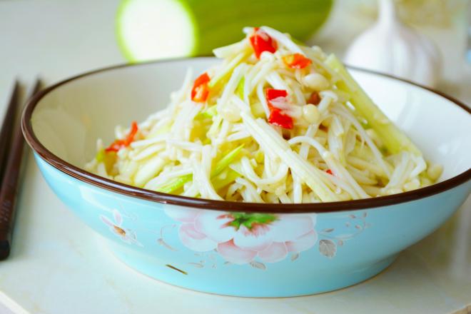 【金针菇拌葫芦丝】金针菇脆嫩不老，西葫芦爽口清甜~