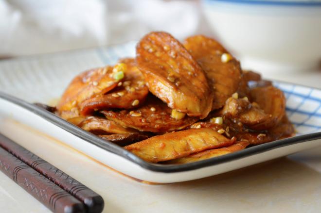 【沙茶杏鲍菇】，很有肉感的素菜~