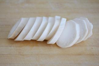 斜刀切成椭圆形的片