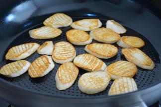 反复翻面两三次到彻底脱水