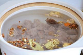 放入图1所有的香料。