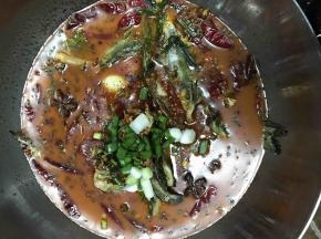 撒上葱花，完成。