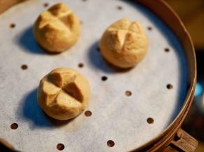 再用刀切两条口子