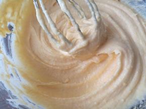 混合搅打均匀。