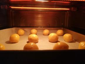 放入嫩烤箱中下层，190度烘烤23分钟。