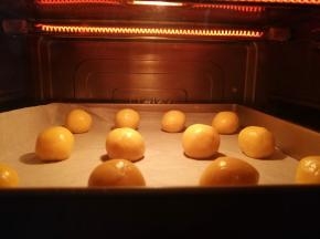 放入嫩烤箱中下层，190度烘烤23分钟。