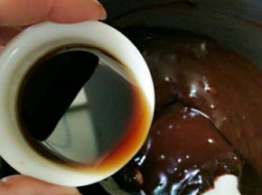 倒进咖啡酒，拌匀