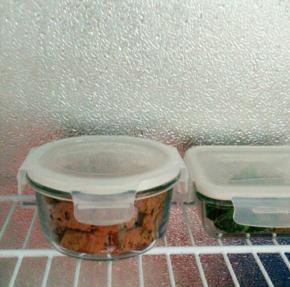 所有都做好后装进密封的容器里，冰箱冷藏半小时后再吃，咬上一口，那滋味太美妙了，入口即化，就是热量有点高点