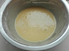 搅拌成均匀面糊