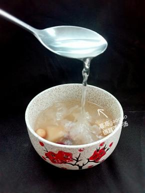 炖好喽～～～可以美美的喝上一碗美容汤了哈