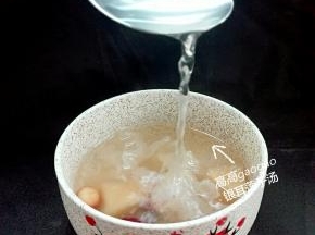 炖好喽～～～可以美美的喝上一碗美容汤了哈