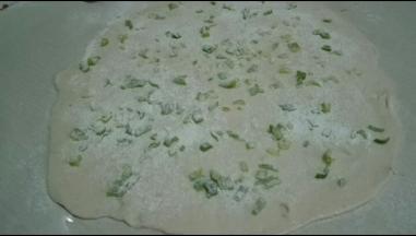 继续撒一层薄薄的干粉，起层效果好