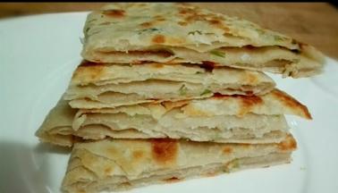 切开，脆脆的，很好吃哈