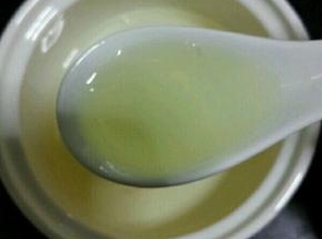 一点玉米油，可以用核桃油或香油